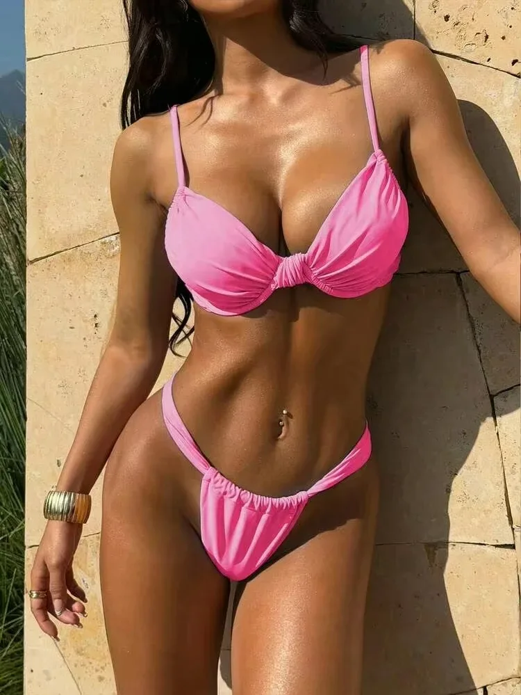 Traje de baño de dos piezas de color rosa brillante